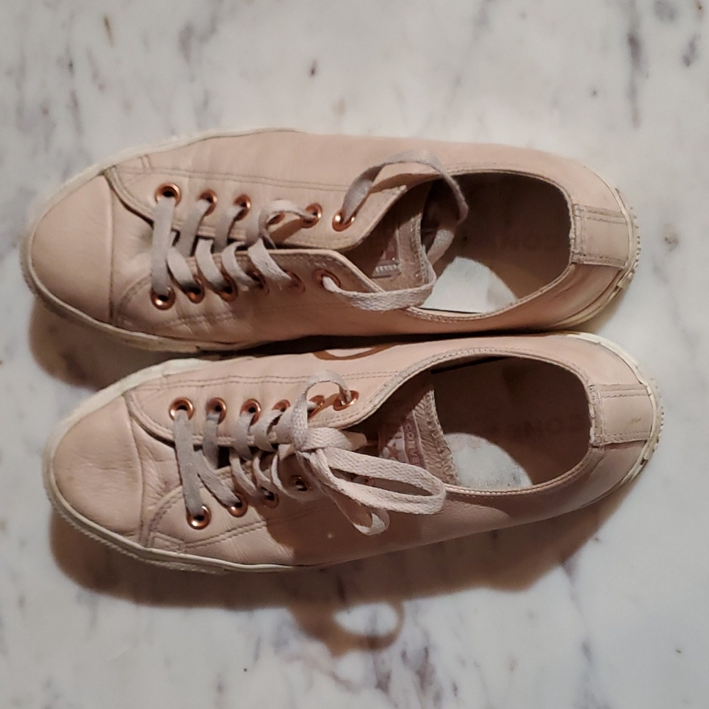 Light pink leather Converse Womens Size 10 with rose gold hardwear